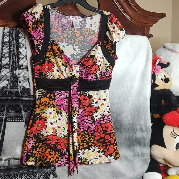 Spring flower Top - Picture 1 of 8